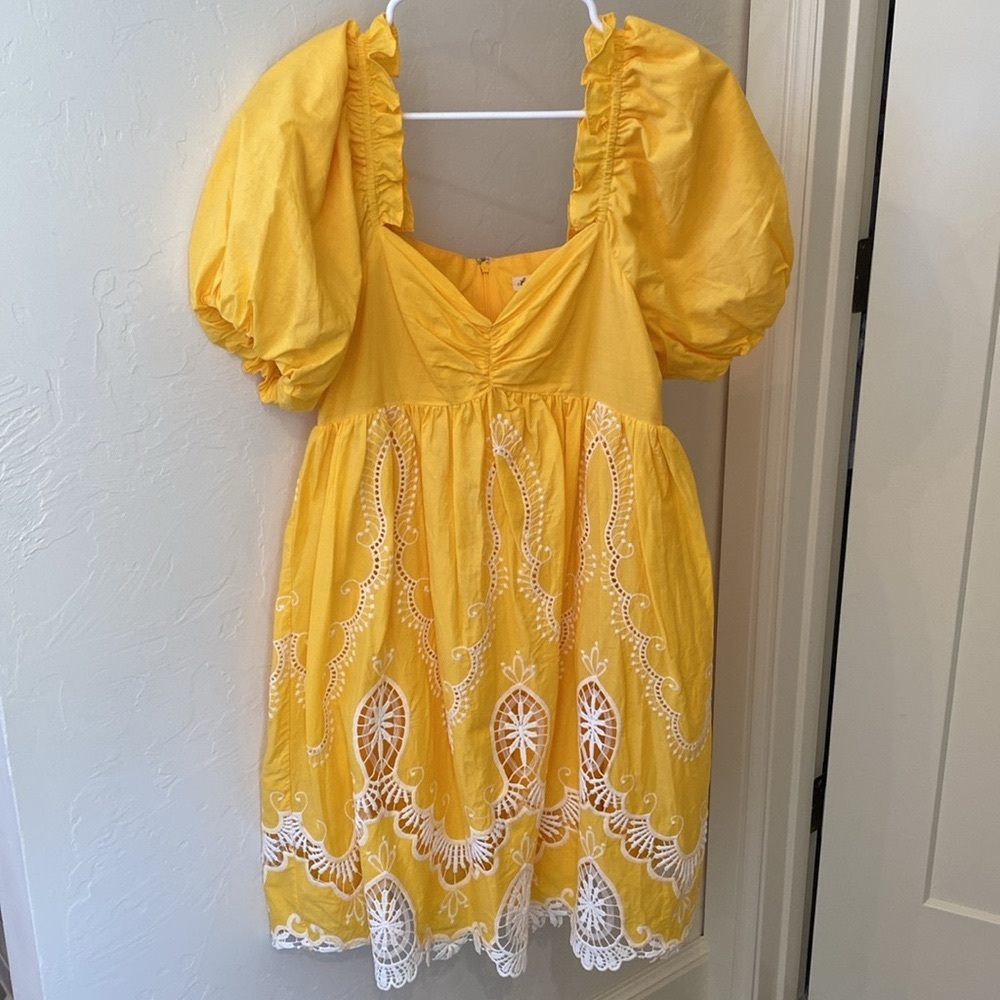 Super sweet sundress! Worn once. Great condition! Size S
